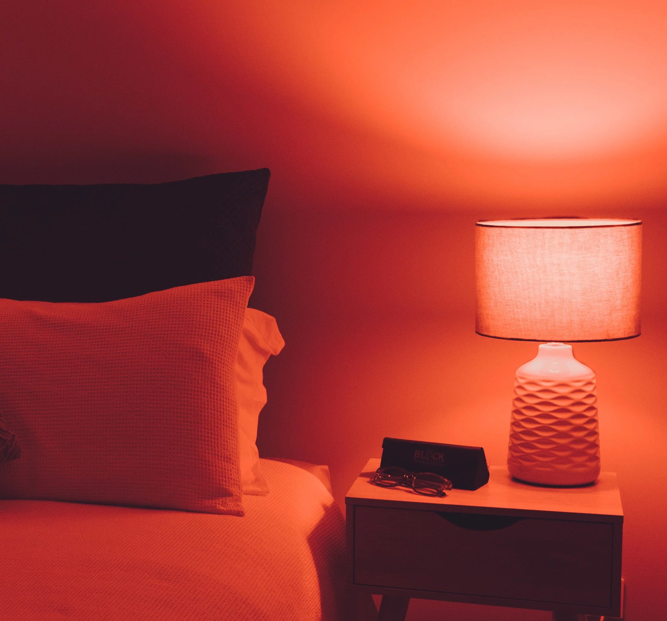Twilight Red Light Bulb  - E14 (Small Screw) - Image 4
